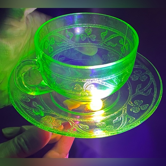 Rare Vintage 1930’s Hazel Atlas Uranium Glass Tea Cup and Saucer Shamrock Motif - Picture 1 of 10